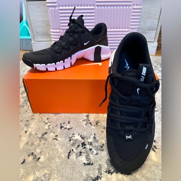 NIB 🆕 Womens Nike Metcon 5 Sneakers - Picture 3 of 8